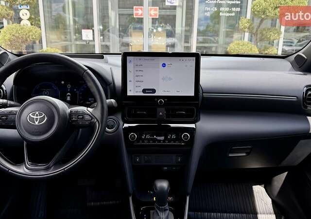 Белый Тойота Yaris Cross, объемом двигателя 1.49 л и пробегом 2 тыс. км за 33204 $, фото 25 на Automoto.ua
