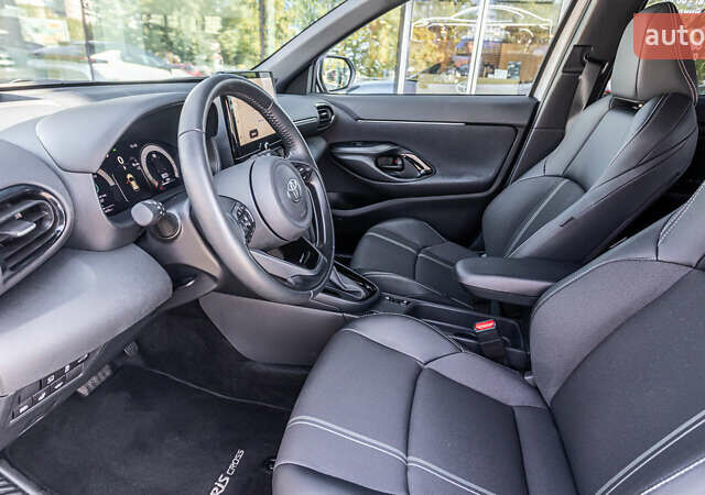 Белый Тойота Yaris Cross, объемом двигателя 1.49 л и пробегом 1 тыс. км за 33542 $, фото 12 на Automoto.ua