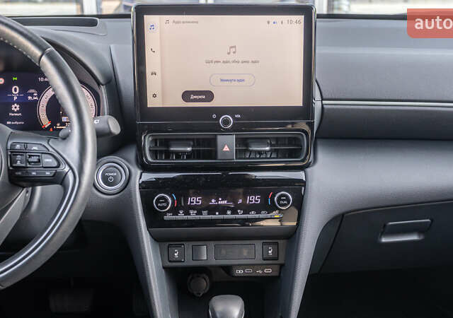 Белый Тойота Yaris Cross, объемом двигателя 1.49 л и пробегом 1 тыс. км за 33542 $, фото 13 на Automoto.ua