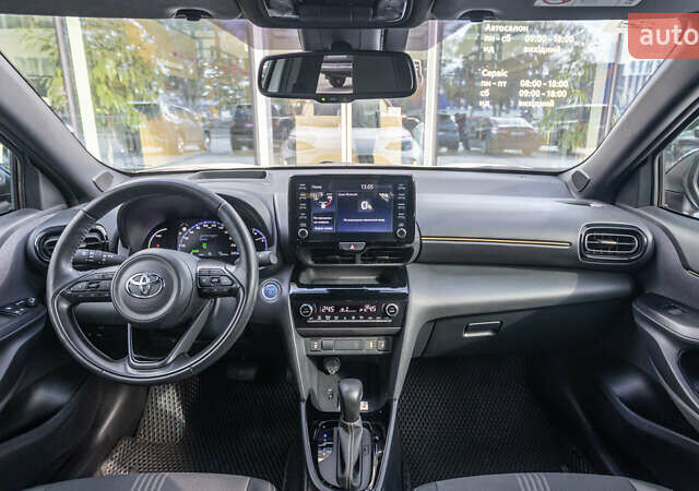 Белый Тойота Yaris Cross, объемом двигателя 1.49 л и пробегом 16 тыс. км за 30748 $, фото 7 на Automoto.ua