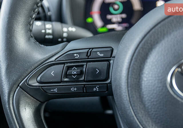Белый Тойота Yaris Cross, объемом двигателя 1.49 л и пробегом 1 тыс. км за 33542 $, фото 28 на Automoto.ua