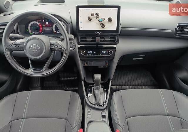 Белый Тойота Yaris Cross, объемом двигателя 1.49 л и пробегом 1 тыс. км за 34614 $, фото 7 на Automoto.ua