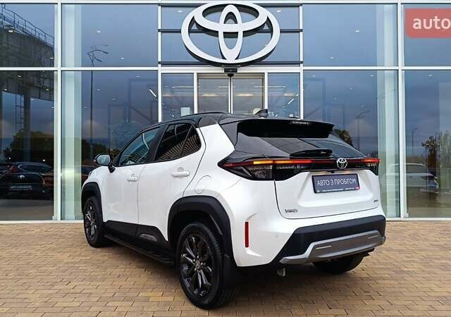Белый Тойота Yaris Cross, объемом двигателя 1.49 л и пробегом 1 тыс. км за 34614 $, фото 1 на Automoto.ua