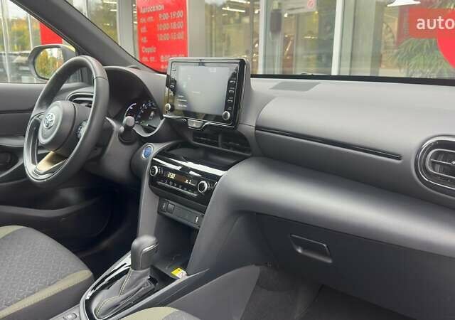 Белый Тойота Yaris Cross, объемом двигателя 1.49 л и пробегом 45 тыс. км за 28500 $, фото 7 на Automoto.ua