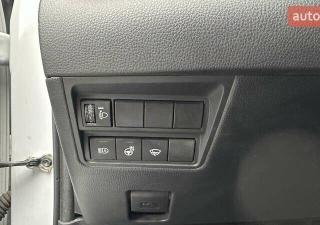 Белый Тойота Yaris Cross, объемом двигателя 1.49 л и пробегом 45 тыс. км за 28500 $, фото 16 на Automoto.ua