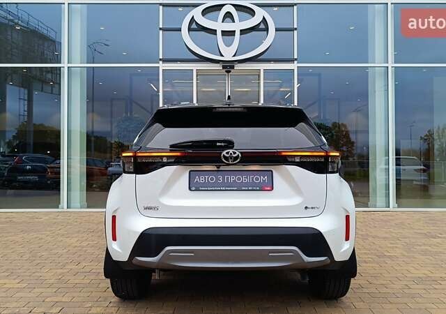 Белый Тойота Yaris Cross, объемом двигателя 1.49 л и пробегом 1 тыс. км за 34614 $, фото 3 на Automoto.ua