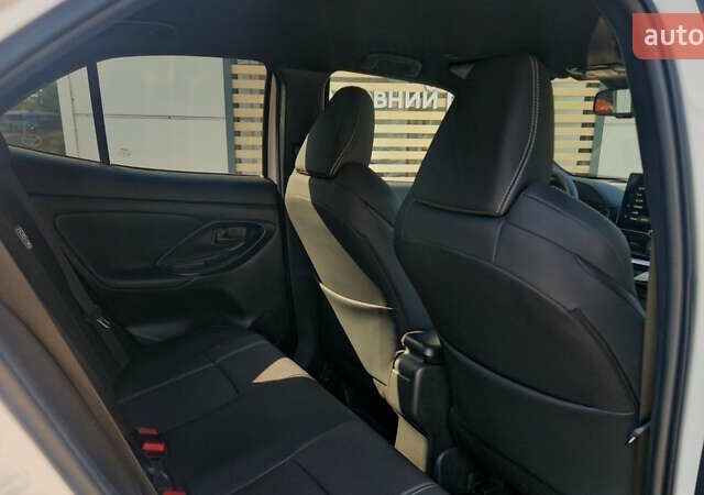 Белый Тойота Yaris Cross, объемом двигателя 1.49 л и пробегом 1 тыс. км за 32616 $, фото 6 на Automoto.ua