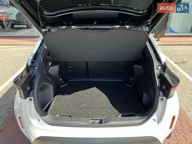 Белый Тойота Yaris Cross, объемом двигателя 1.49 л и пробегом 1 тыс. км за 33055 $, фото 12 на Automoto.ua