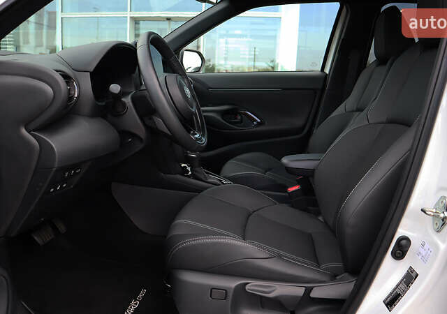 Белый Тойота Yaris Cross, объемом двигателя 1.49 л и пробегом 4 тыс. км за 33500 $, фото 11 на Automoto.ua