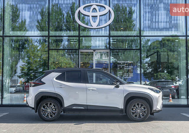 Белый Тойота Yaris Cross, объемом двигателя 1.49 л и пробегом 1 тыс. км за 33542 $, фото 17 на Automoto.ua