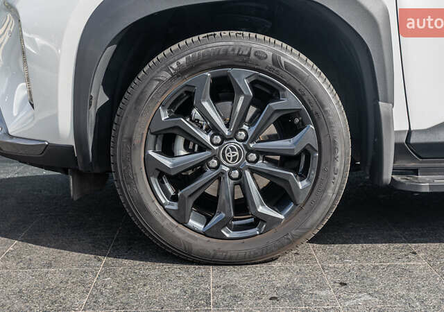 Белый Тойота Yaris Cross, объемом двигателя 1.49 л и пробегом 16 тыс. км за 30748 $, фото 17 на Automoto.ua