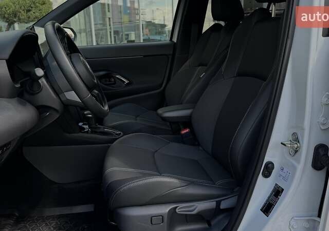 Белый Тойота Yaris Cross, объемом двигателя 1.49 л и пробегом 2 тыс. км за 33204 $, фото 22 на Automoto.ua