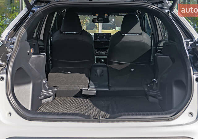 Белый Тойота Yaris Cross, объемом двигателя 1.49 л и пробегом 16 тыс. км за 30748 $, фото 11 на Automoto.ua