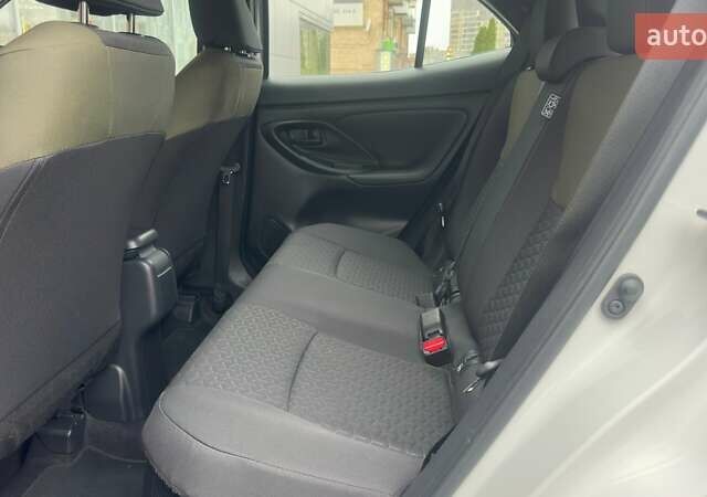 Белый Тойота Yaris Cross, объемом двигателя 1.49 л и пробегом 45 тыс. км за 28500 $, фото 13 на Automoto.ua