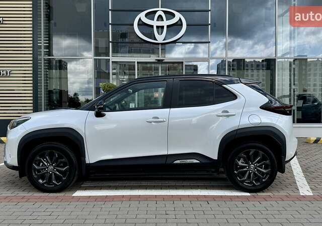 Белый Тойота Yaris Cross, объемом двигателя 1.49 л и пробегом 2 тыс. км за 33204 $, фото 2 на Automoto.ua