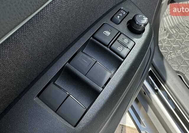 Белый Тойота Yaris Cross, объемом двигателя 1.49 л и пробегом 2 тыс. км за 33204 $, фото 38 на Automoto.ua