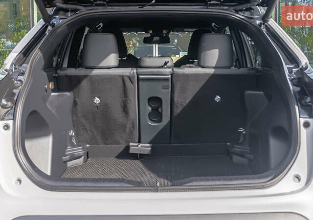 Белый Тойота Yaris Cross, объемом двигателя 1.49 л и пробегом 16 тыс. км за 30748 $, фото 10 на Automoto.ua