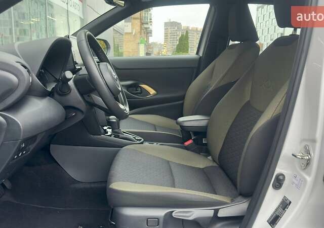 Белый Тойота Yaris Cross, объемом двигателя 1.49 л и пробегом 45 тыс. км за 28500 $, фото 14 на Automoto.ua