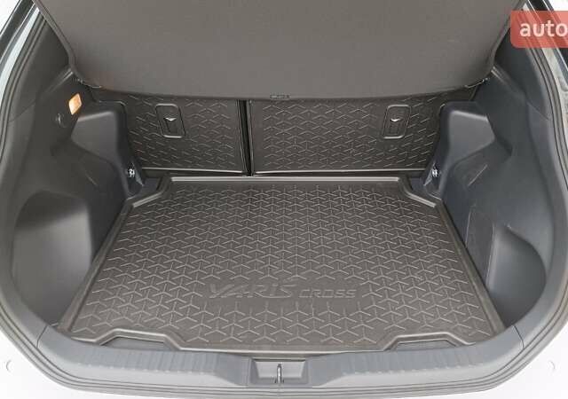 Белый Тойота Yaris Cross, объемом двигателя 1.49 л и пробегом 1 тыс. км за 34614 $, фото 9 на Automoto.ua