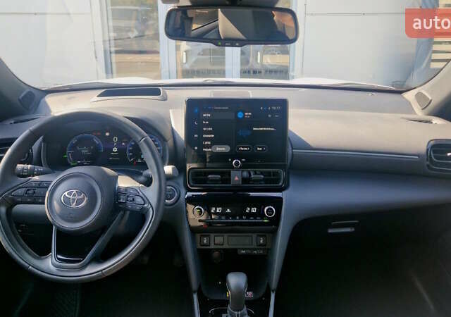 Белый Тойота Yaris Cross, объемом двигателя 1.49 л и пробегом 1 тыс. км за 32616 $, фото 7 на Automoto.ua