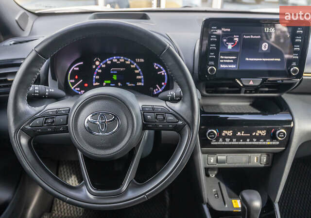 Белый Тойота Yaris Cross, объемом двигателя 1.49 л и пробегом 16 тыс. км за 30748 $, фото 8 на Automoto.ua
