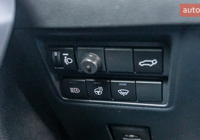 Белый Тойота Yaris Cross, объемом двигателя 1.49 л и пробегом 16 тыс. км за 30748 $, фото 24 на Automoto.ua