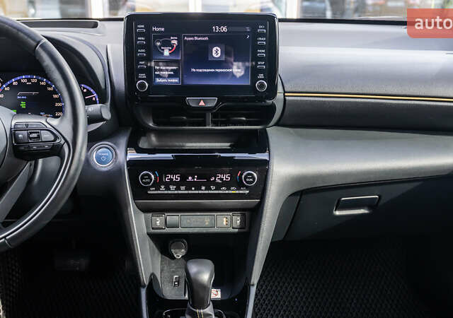 Белый Тойота Yaris Cross, объемом двигателя 1.49 л и пробегом 16 тыс. км за 30748 $, фото 14 на Automoto.ua