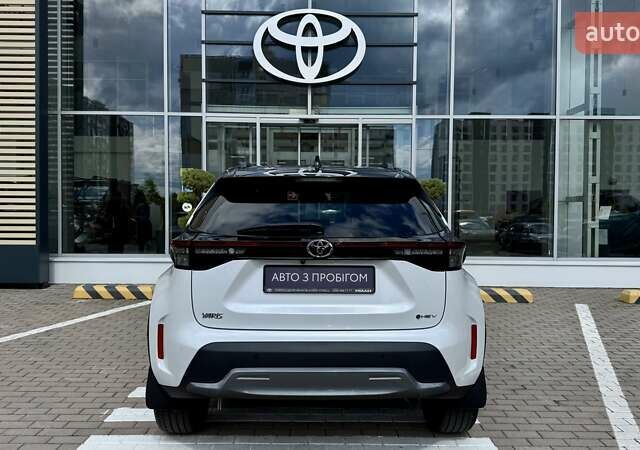 Белый Тойота Yaris Cross, объемом двигателя 1.49 л и пробегом 2 тыс. км за 33204 $, фото 11 на Automoto.ua