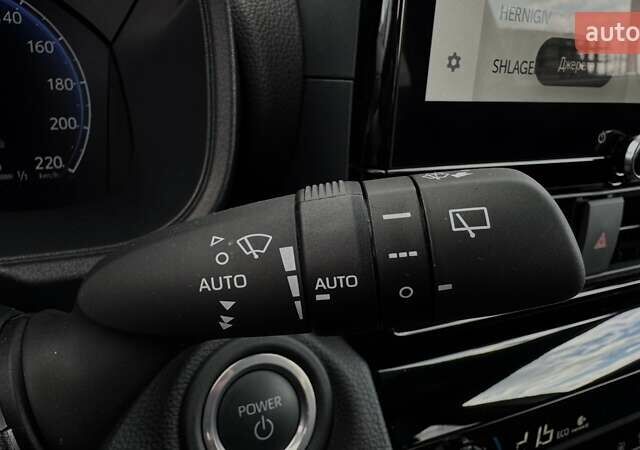 Белый Тойота Yaris Cross, объемом двигателя 1.49 л и пробегом 2 тыс. км за 33204 $, фото 31 на Automoto.ua