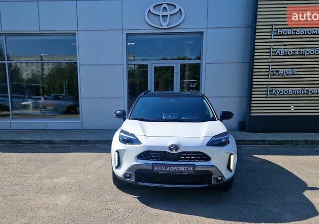 Белый Тойота Yaris Cross, объемом двигателя 1.49 л и пробегом 1 тыс. км за 32616 $, фото 4 на Automoto.ua