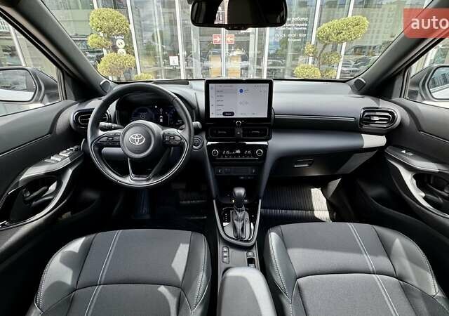 Белый Тойота Yaris Cross, объемом двигателя 1.49 л и пробегом 2 тыс. км за 33204 $, фото 24 на Automoto.ua