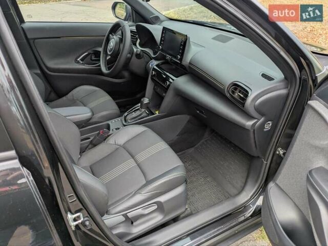 Черный Тойота Yaris Cross, объемом двигателя 1.5 л и пробегом 34 тыс. км за 28300 $, фото 9 на Automoto.ua
