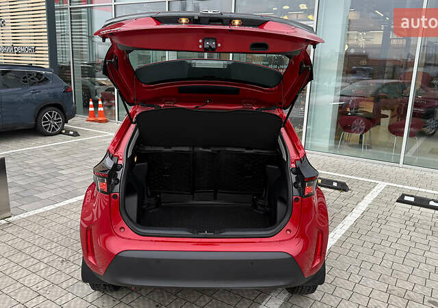 Червоний Тойота Yaris Cross, об'ємом двигуна 1.49 л та пробігом 38 тис. км за 24900 $, фото 9 на Automoto.ua