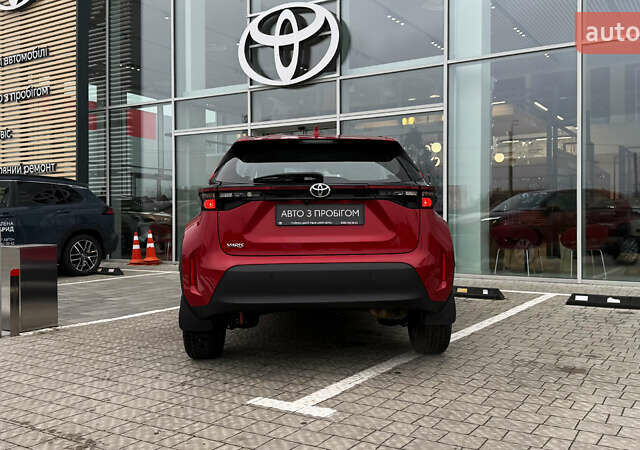 Червоний Тойота Yaris Cross, об'ємом двигуна 1.49 л та пробігом 38 тис. км за 24900 $, фото 3 на Automoto.ua
