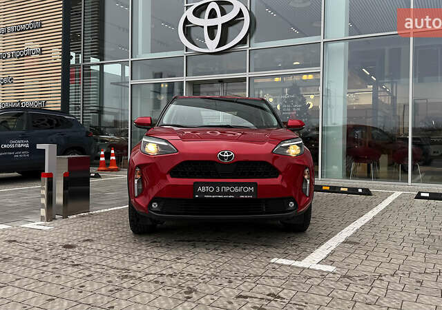Червоний Тойота Yaris Cross, об'ємом двигуна 1.49 л та пробігом 38 тис. км за 24900 $, фото 4 на Automoto.ua