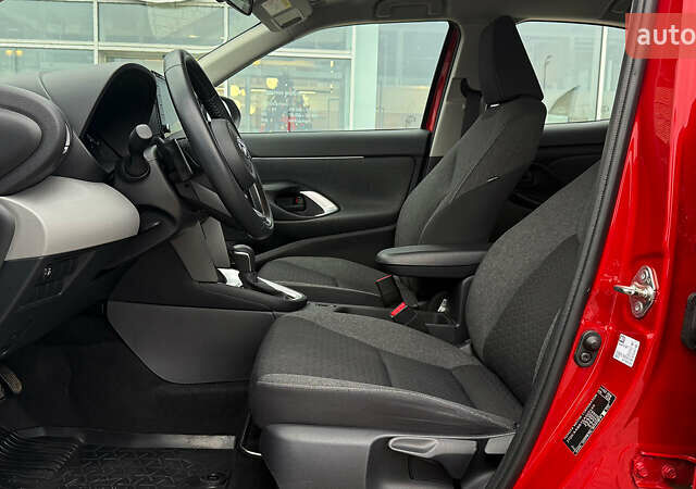 Червоний Тойота Yaris Cross, об'ємом двигуна 1.49 л та пробігом 38 тис. км за 24900 $, фото 11 на Automoto.ua