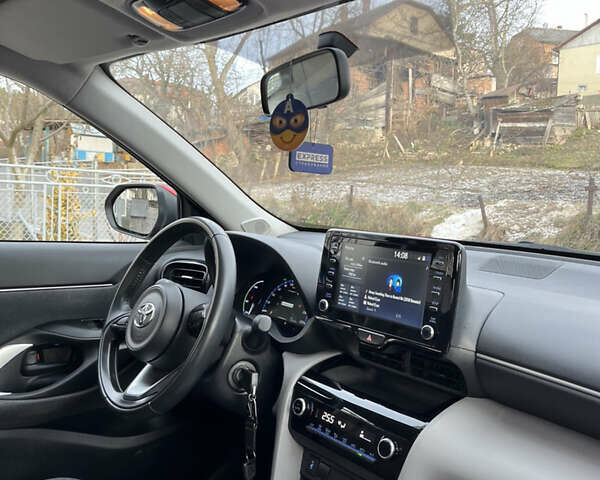 Червоний Тойота Yaris Cross, об'ємом двигуна 1.49 л та пробігом 42 тис. км за 26000 $, фото 32 на Automoto.ua