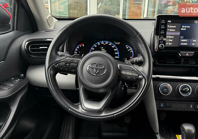 Червоний Тойота Yaris Cross, об'ємом двигуна 1.49 л та пробігом 38 тис. км за 24900 $, фото 8 на Automoto.ua