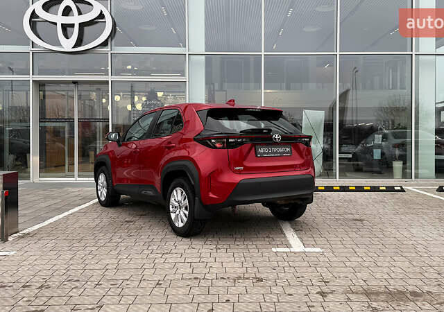 Червоний Тойота Yaris Cross, об'ємом двигуна 1.49 л та пробігом 38 тис. км за 24900 $, фото 1 на Automoto.ua
