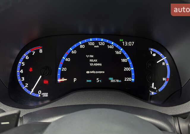 Червоний Тойота Yaris Cross, об'ємом двигуна 1.49 л та пробігом 38 тис. км за 24900 $, фото 13 на Automoto.ua