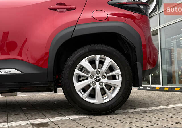 Червоний Тойота Yaris Cross, об'ємом двигуна 1.49 л та пробігом 38 тис. км за 24900 $, фото 15 на Automoto.ua
