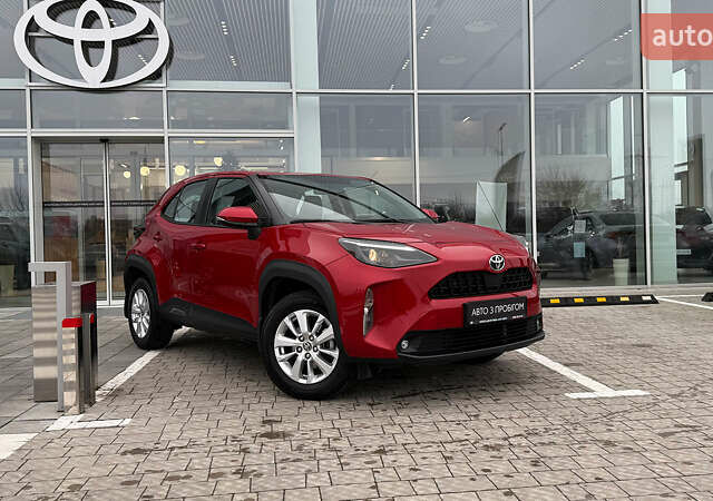 Червоний Тойота Yaris Cross, об'ємом двигуна 1.49 л та пробігом 38 тис. км за 24900 $, фото 18 на Automoto.ua