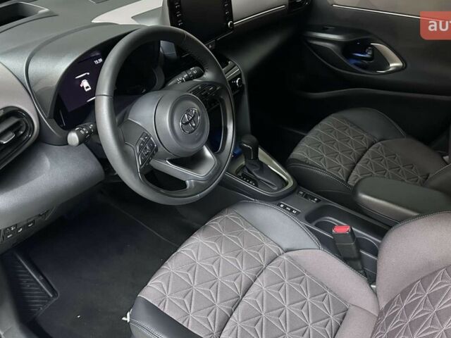 купить новое авто Тойота Yaris Cross 2024 года от официального дилера Тойота на Столичному Тойота фото