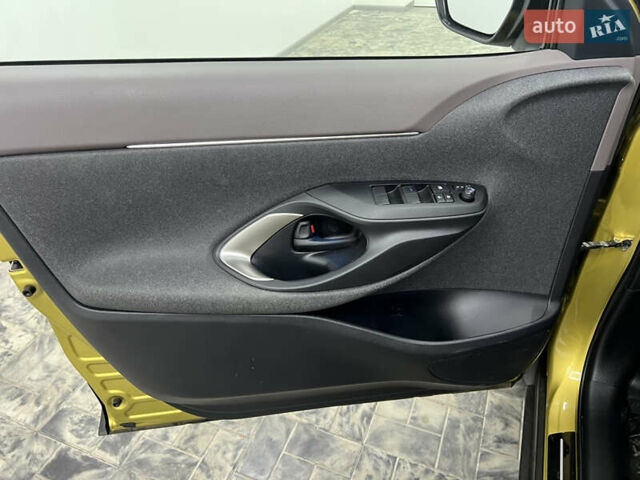 Желтый Тойота Yaris Cross, объемом двигателя 1.49 л и пробегом 15 тыс. км за 28900 $, фото 17 на Automoto.ua