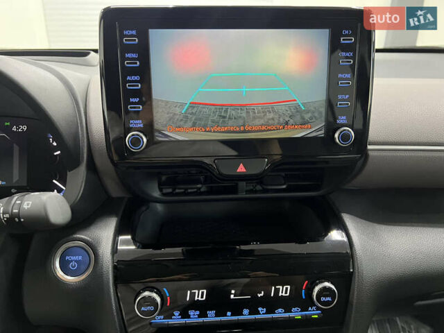Желтый Тойота Yaris Cross, объемом двигателя 1.49 л и пробегом 15 тыс. км за 28900 $, фото 13 на Automoto.ua