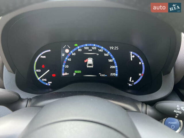 Желтый Тойота Yaris Cross, объемом двигателя 1.49 л и пробегом 25 тыс. км за 26300 $, фото 11 на Automoto.ua