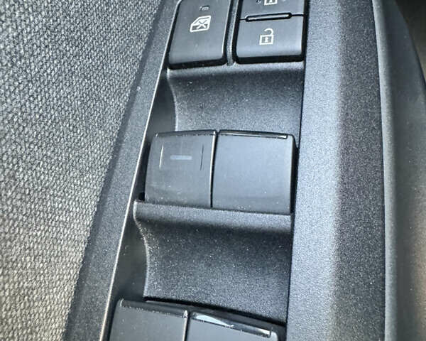 Желтый Тойота Yaris Cross, объемом двигателя 1.49 л и пробегом 63 тыс. км за 27000 $, фото 27 на Automoto.ua