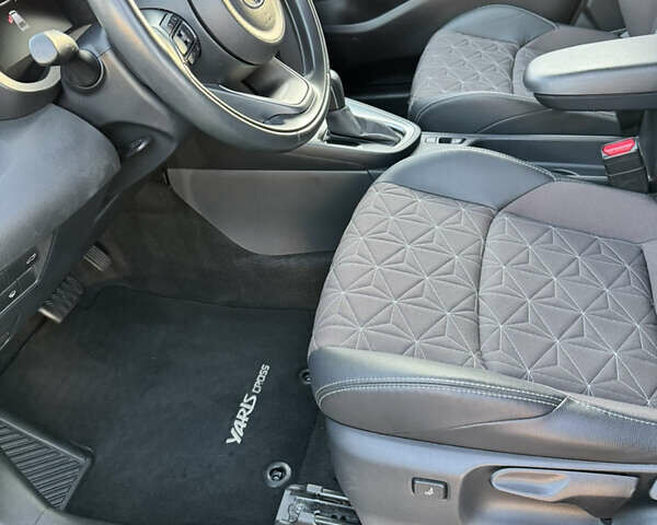 Желтый Тойота Yaris Cross, объемом двигателя 1.49 л и пробегом 63 тыс. км за 27000 $, фото 10 на Automoto.ua