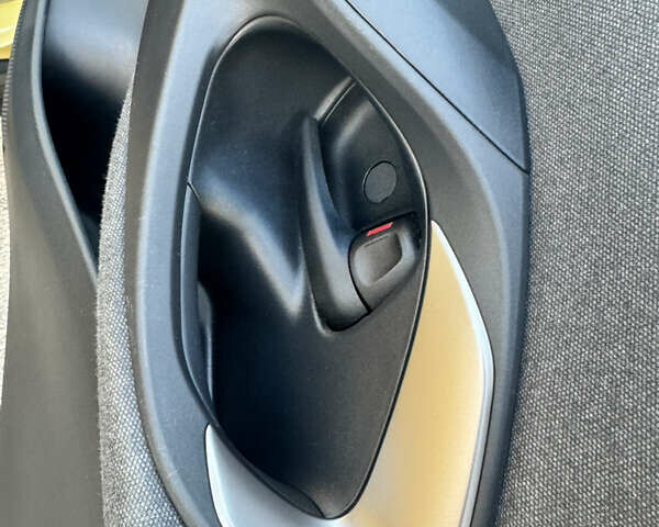 Желтый Тойота Yaris Cross, объемом двигателя 1.49 л и пробегом 63 тыс. км за 27000 $, фото 13 на Automoto.ua