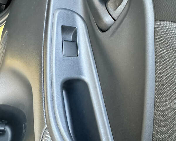 Желтый Тойота Yaris Cross, объемом двигателя 1.49 л и пробегом 63 тыс. км за 27000 $, фото 9 на Automoto.ua